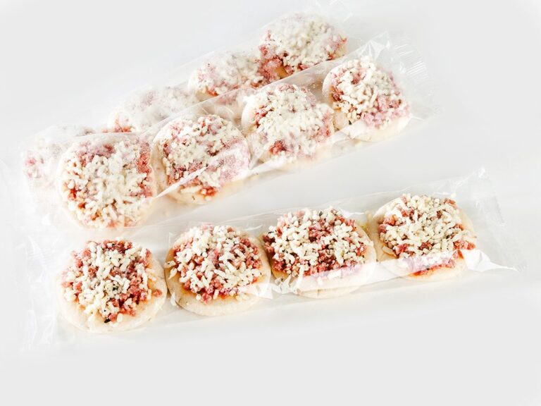 Flera minipizzor i transparent flowpack